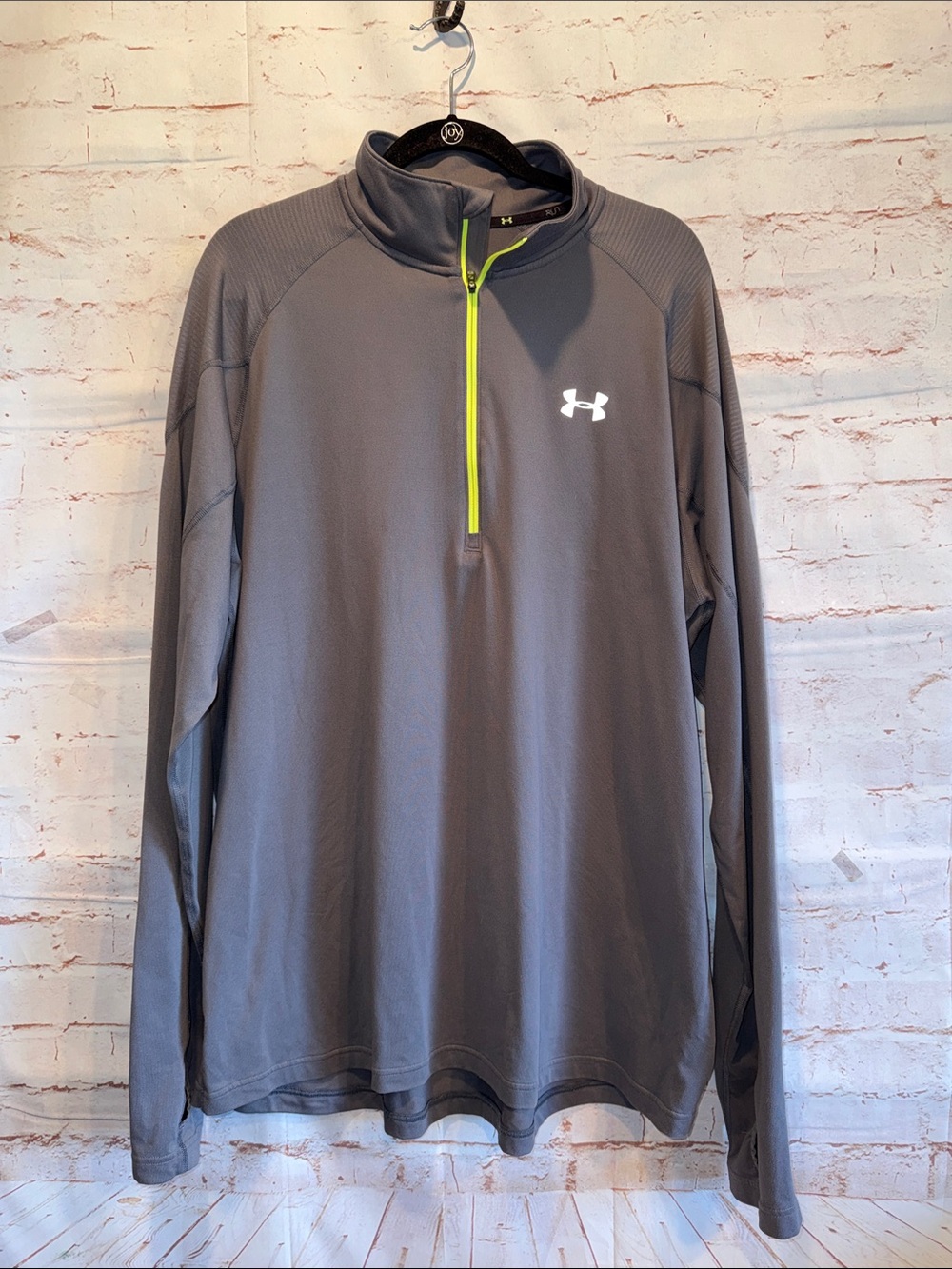 Men’s 2XL Under Armour Gray Quarter Zip Neon Yellow Accent thumb hole pullover